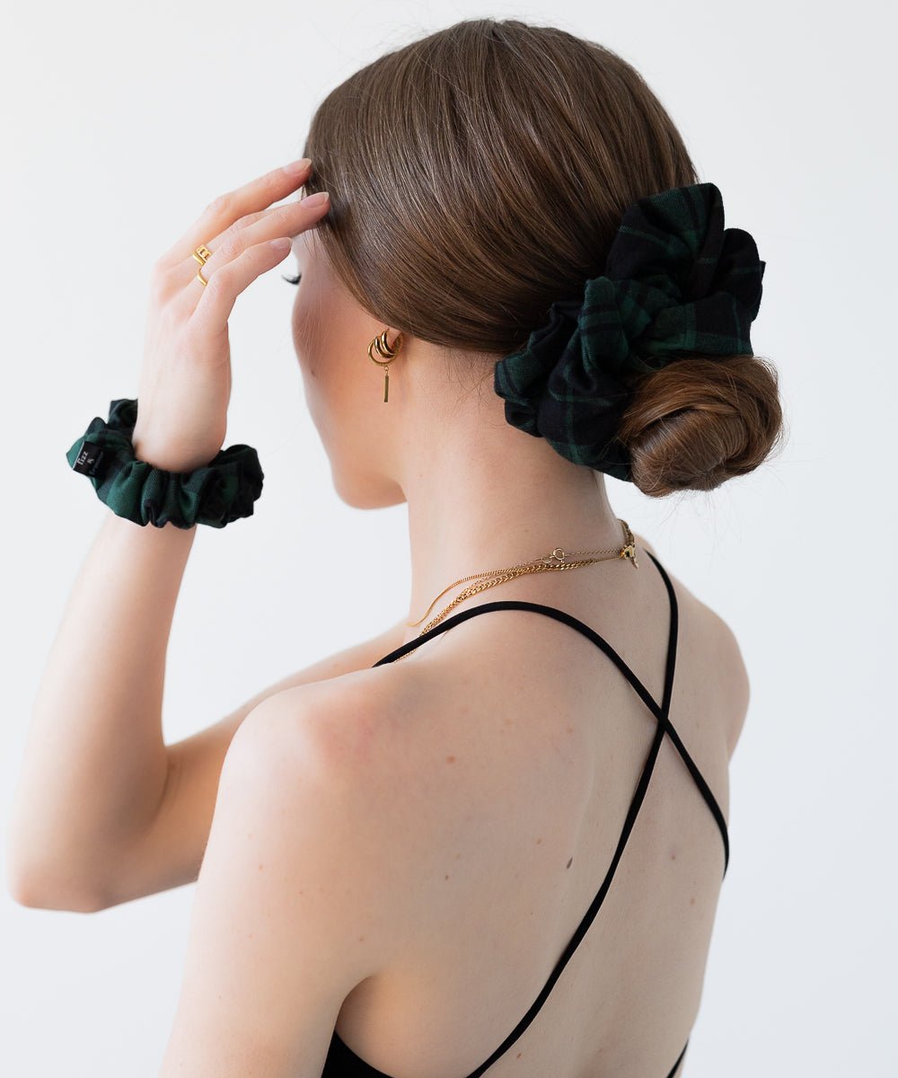 MARY - Scrunchie mit Karomuster - Schwarz/Grün - Fizz & Femme