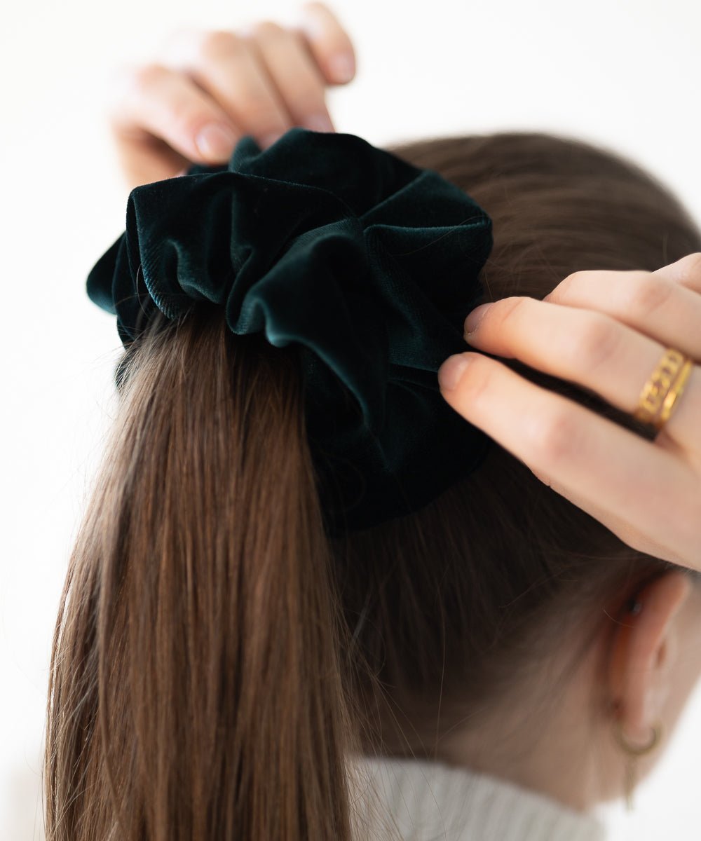 SIENNA - Scrunchie aus Samt - Blau - Fizz & Femme